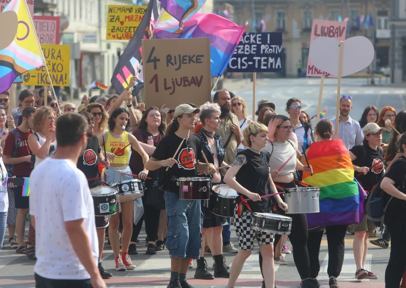 Održan Karlovac Pride: 'Volim Hrvatsku i želim živjeti u zemlji otvorenoj za sve nas'
