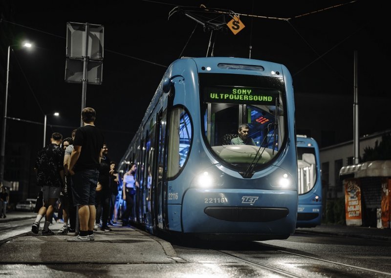 Sony održao nezaboravni, urbani party u tramvaju povodom predstavljanja nove ULT POWER SOUND linije zvučnika i slušalica
