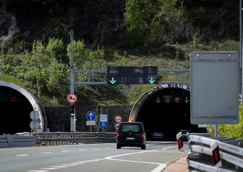 Zbog prometne nesreće između čvora Sv. Rok i G. Ploča vozi se do 60 km/h