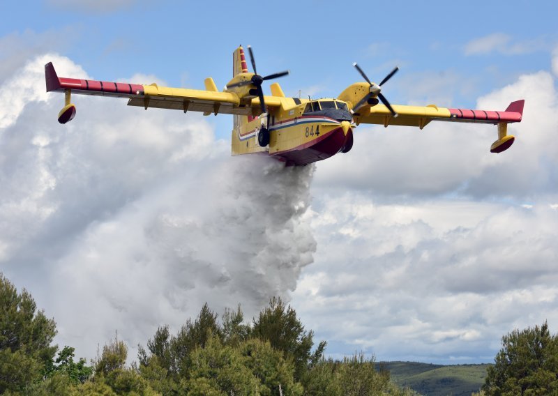 MORH najavio vježbe s protupožarnim avionima i helikopterom