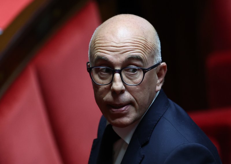 Glavna desna stranka u Francuskoj isključila čelnika zbog saveza s krajnjom desnicom