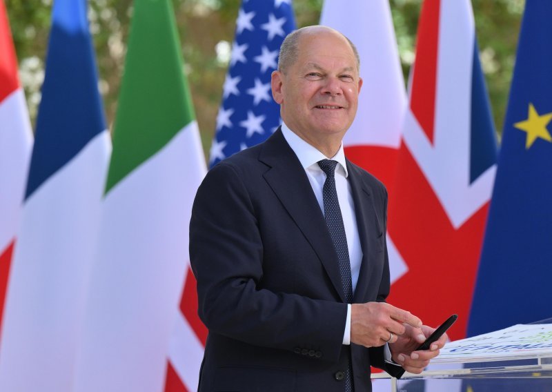 Scholz poručio Rusiji: G7 ostaje predan Ukrajini