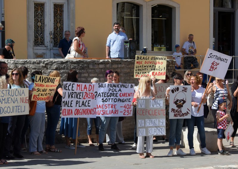 Pulske odgojiteljice na prosvjedu tražile izjednačavanje plaća