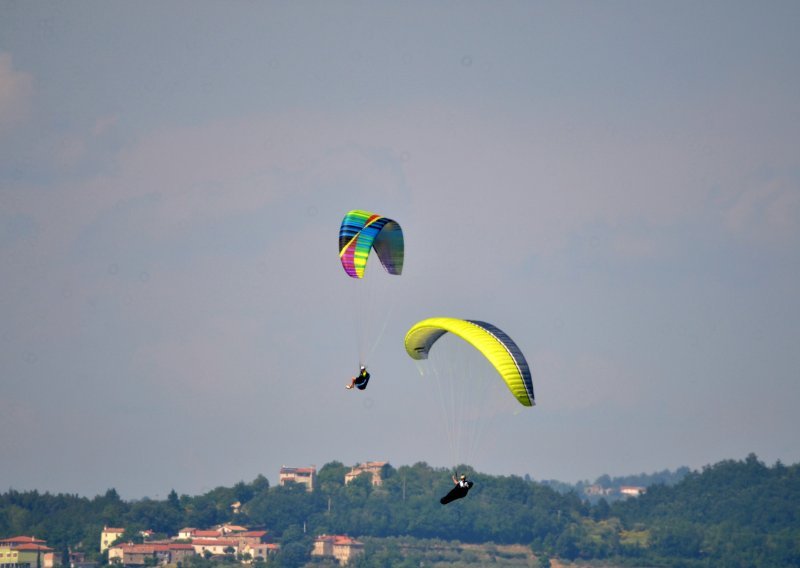 U Istri pao paraglajder, oglasili se iz policije