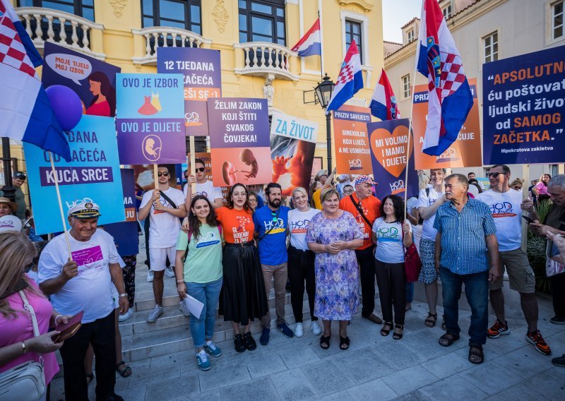 Oko 700 ljudi na Hodu za život u Splitu, Željka Markić traži promjenu zakona