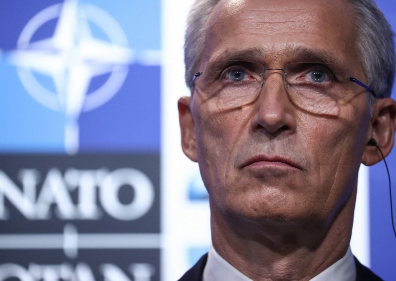 Stoltenberg: NATO razgovara o stavljanju nuklearnog oružja u stanje pripravnosti