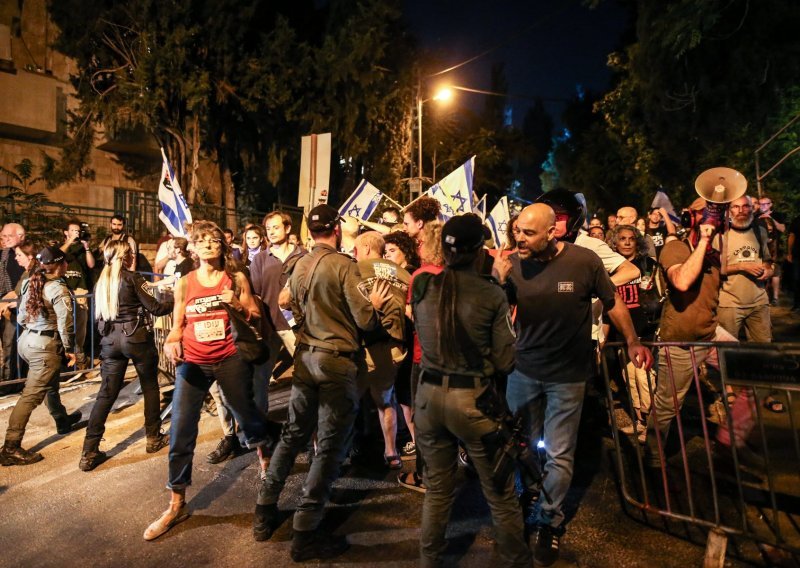 Protuvladini prosvjednici sukobili se s policijom blizu Netanyahuove kuće