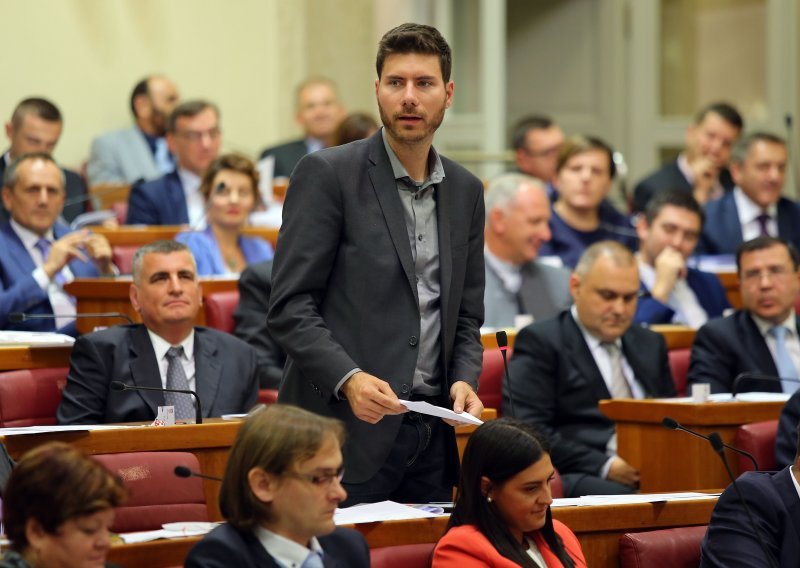 Pernar želi diplomatsku putovnicu, evo i zašto