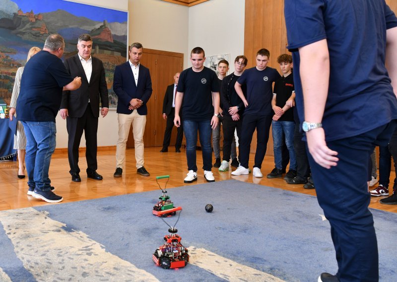Milanović primio mlade hrvatske robotičare, osvojili su nagrade na natjecanju u Njemačkoj