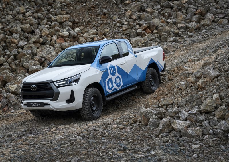 Toyotin projekt Hydrogen Fuel Cell Hilux ulazi u fazu demonstracije s 5 prototipova na terenu