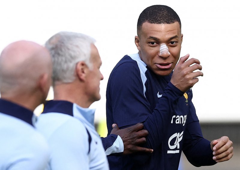 Kylian Mbappe stigao na trening; evo kako izgleda sa slomljenim nosom