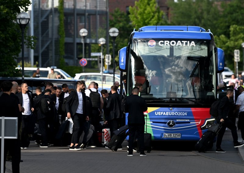 Doznali smo; nakon šoka s Albanijom Vatreni pod pratnjom policije sišli s autoceste