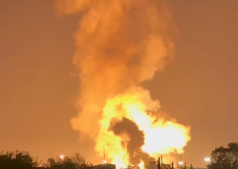 Gore dva ruska skladišta nafte nakon ukrajinskog napada dronovima