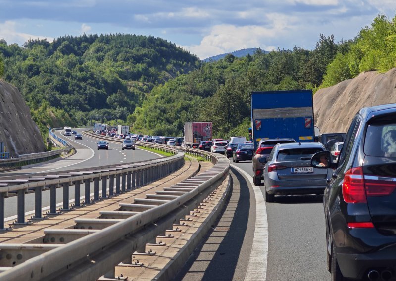 HAK upozorio uoči vikenda: Na ovim mjestima moglo bi biti ozbiljnijih gužvi