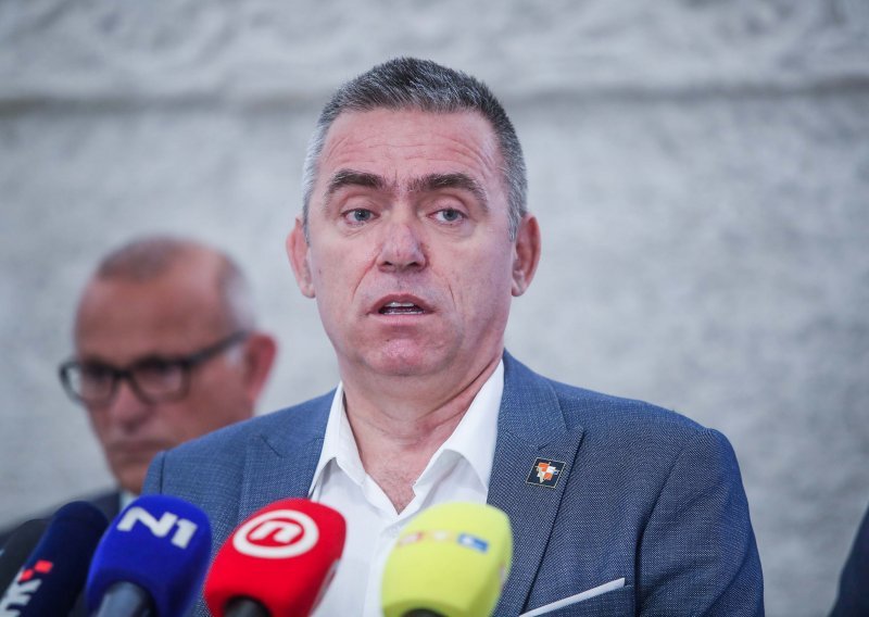 Mlinarić Ćipe kaže da Pupovac nije dobio ustupak: 'To je samo 300 € za malog trgovca'