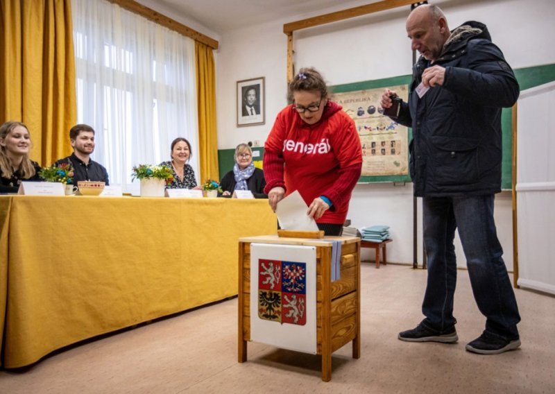 Česi u inozemstvu na idućim izborima mogu glasati poštom