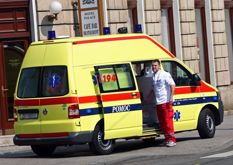 Zbog velikih vrućina hitna imala destak posto više intervencija