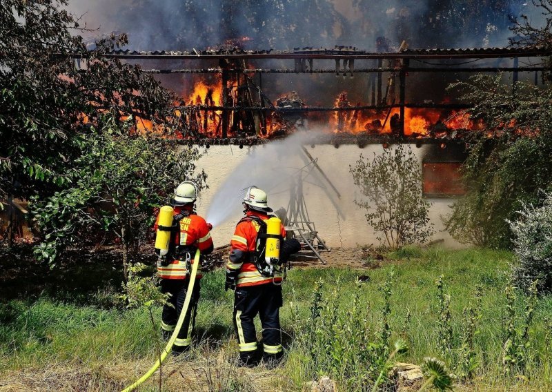 Diverzija u blizini kampa hrvatske reprezentacije, vatra 'progutala' restoran