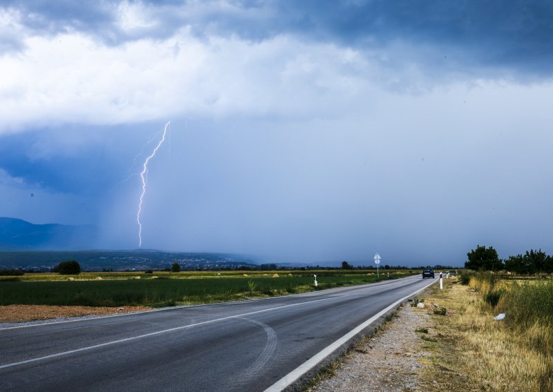 Upaljen meteoalarm za više regija: Grmljavinsko nevrijeme, pa od petka opet vrućine