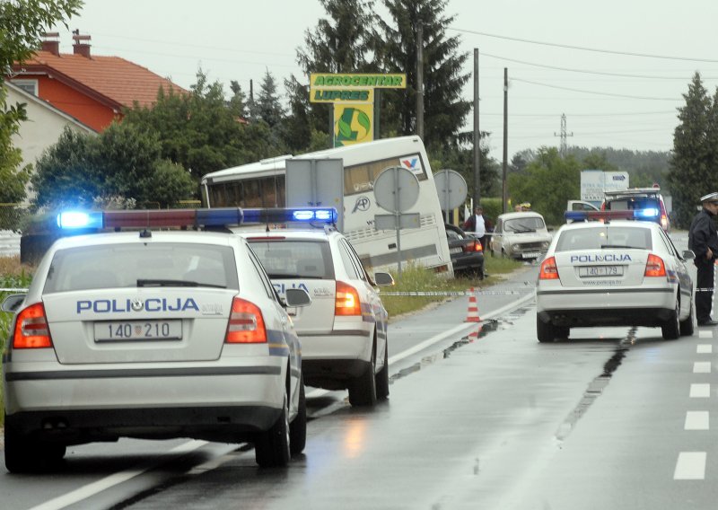 Prešao u suprotnu traku, sudario se s autobusom i poginuo na licu mjesta