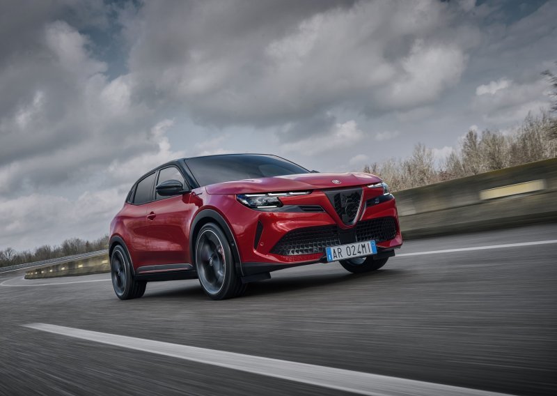 Alfa Romeo Junior Veloce na stazi: Premijera potpuno električne verzije s motorom od 280 KS