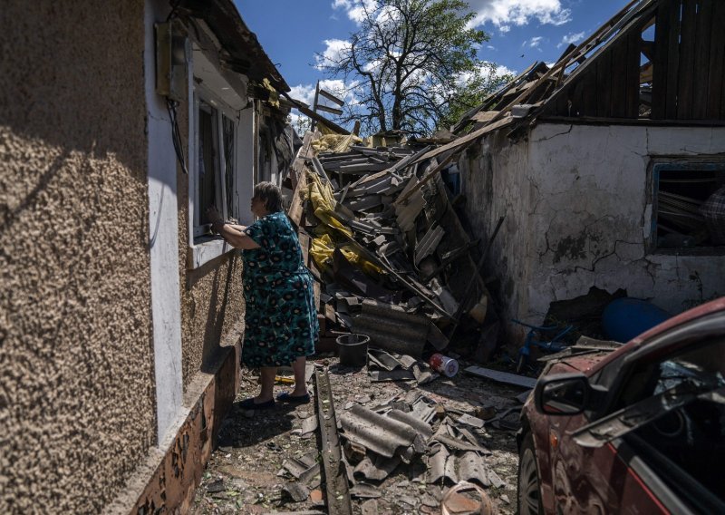U ruskom napadu na ukrajinski gradić najmanje četvero mrtvih, 34 ozlijeđenih