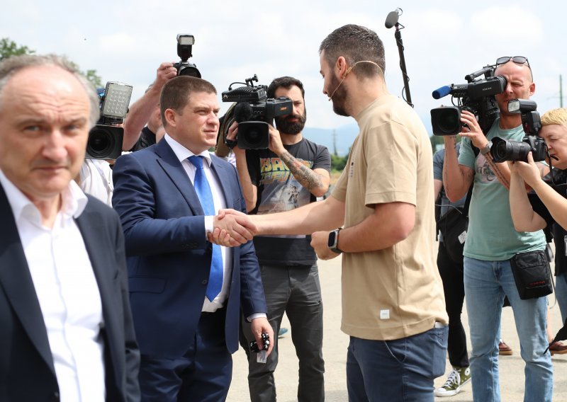 Pogledajte tko je sve došao na Rimčevo predstavljanje samovozećih taksija