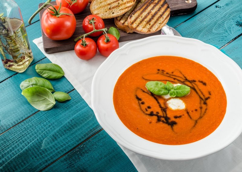 Najbolji ljetni recept za juhu od rajčica koji bi i Talijani odobrili