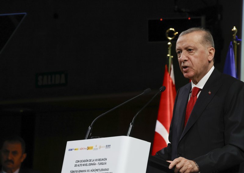 Erdogan: Turska stoji uz bratski narod i državu Libanon