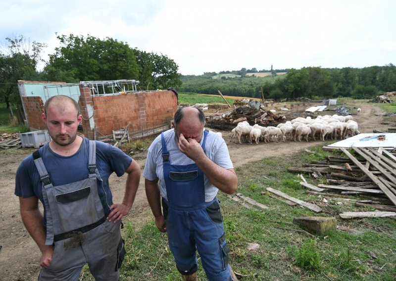 Očajni stočari plaču: Pijavica poharala imanje, stradale im ovce, a vjetar odnio krov