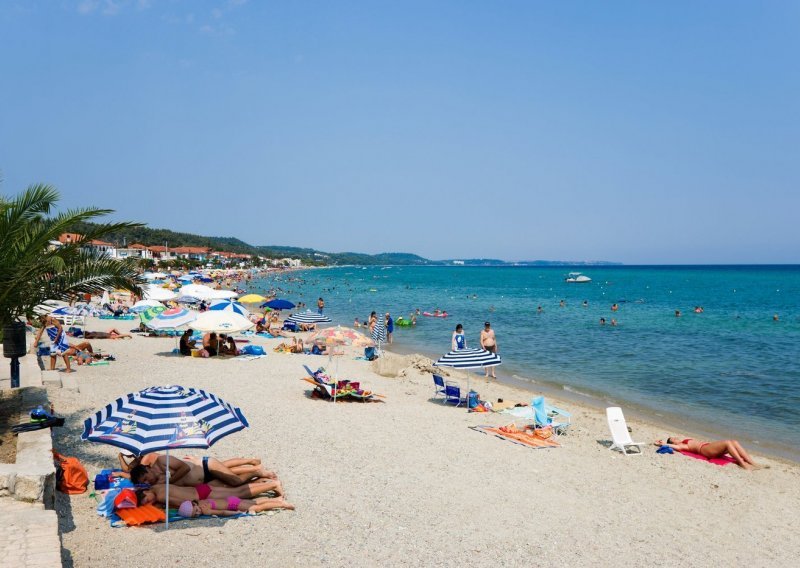 Tragedija na plaži: Grom udario 13-godišnju djevojčicu u Grčkoj, preminula je