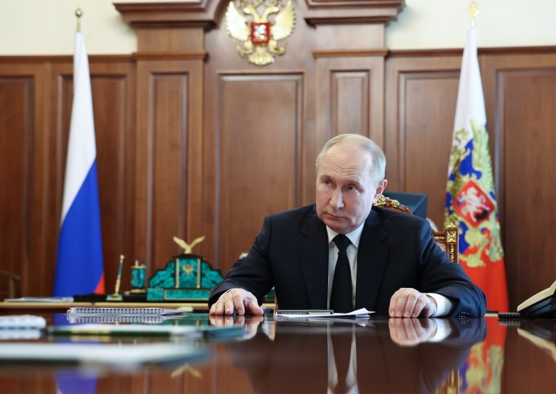 Putin: Rusija će nastaviti proizvoditi rakete srednjeg dometa s nuklearnim sposobnostima