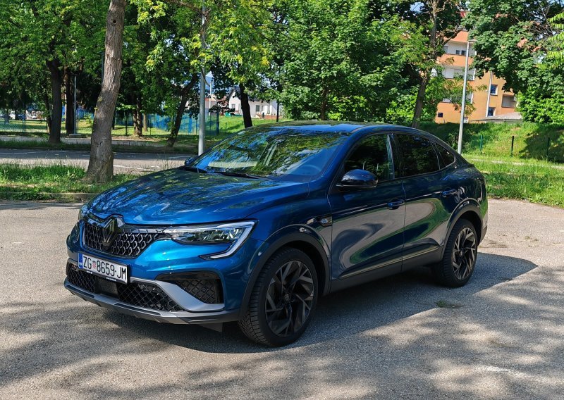 Vozili smo Renault Mégane Conquest esprit Alpine mild hybrid 160 EDC: Najsportskija verzija atraktivnog SUV coupéa