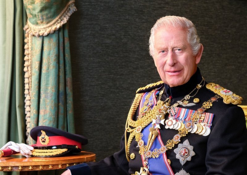 Palača je objavila novi portret kralja Charlesa: Fotografija je snimljena prije teške dijagnoze