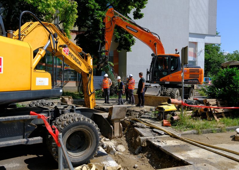 Zbog puknuća cijevi, bez vode ostali dijelovi Splita i okolnih naselja