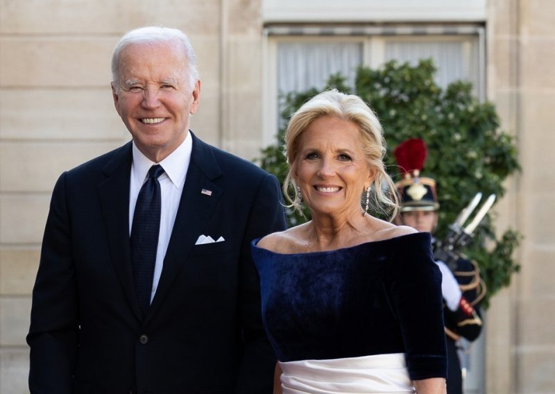 U ključnom trenutku, Jill Biden je zvijezda naslovnice Voguea, a komentari su eksplodirali