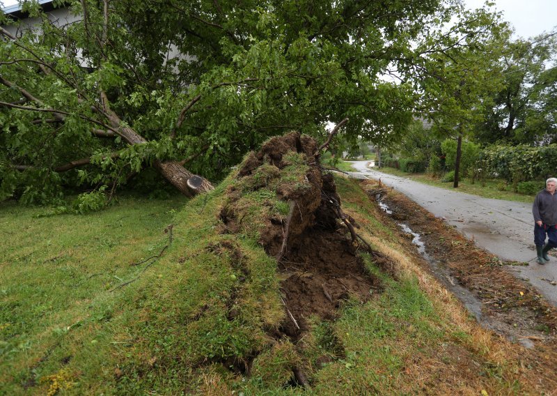 Nevrijeme zahvatilo i BiH, tuča na sjeveru, jaka kiša na jugu zemlje