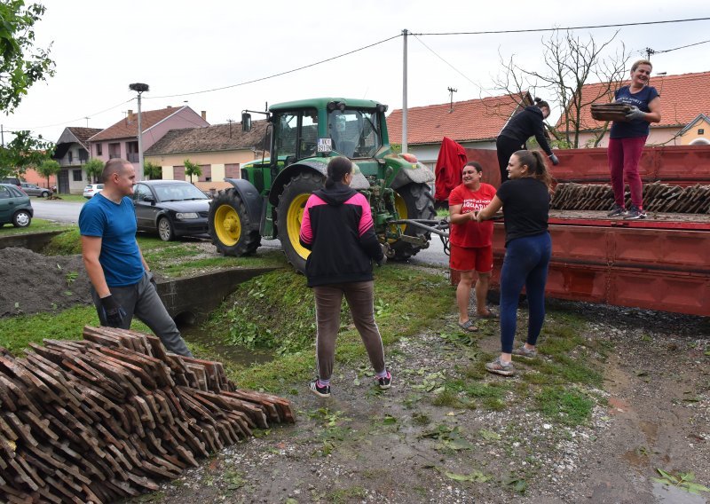 Zbrajaju se štete stravičnog nevremena u Bošnjacima, proglašena prirodna nepogoda