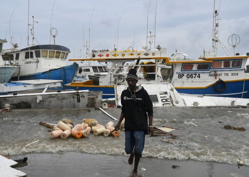 Užas na Karibima: Uragan Beryl izbrisao neke otoke s lica zemlje, Jamajka strepi od najgoreg scenarija