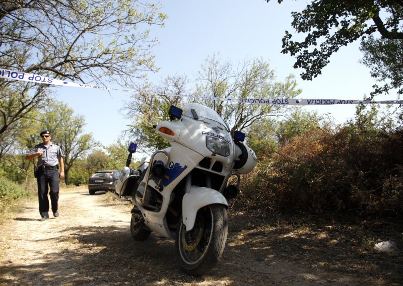 Dječak istrčao pod policijski motocikl