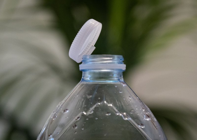 Novo pravilo za plastične boce izazvalo bijes, žale se i proizvođači