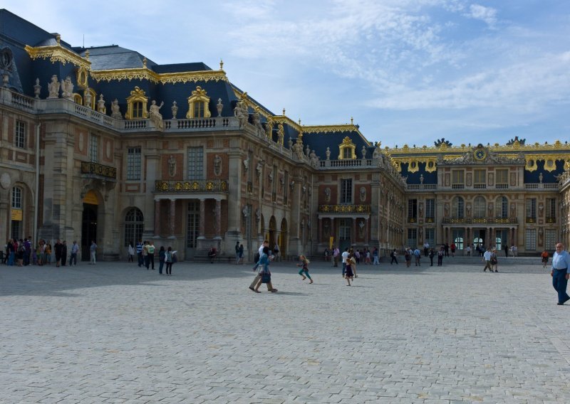 Evakuiran dvorac Versailles, policija izdala upozorenje