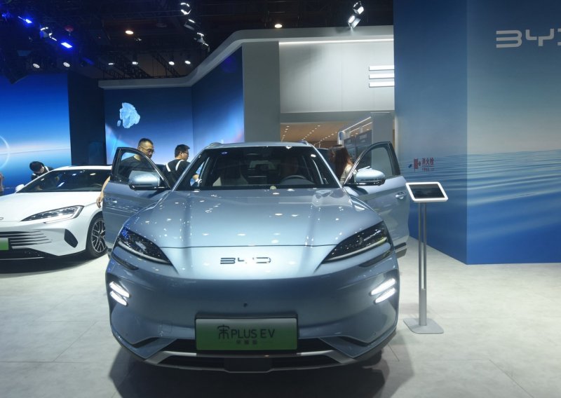 Europska unija uvodi visoke carine na kineska električna vozila