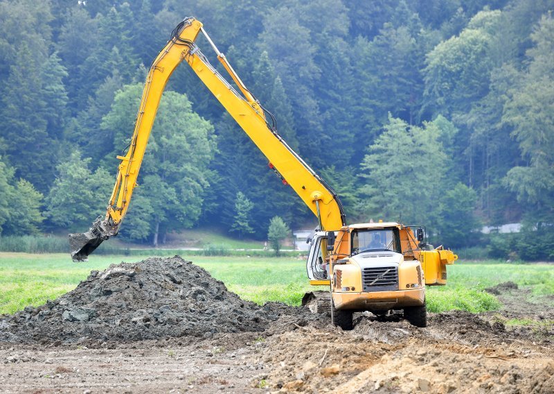 Očišćeno više od 85 posto Trakošćanskog jezera