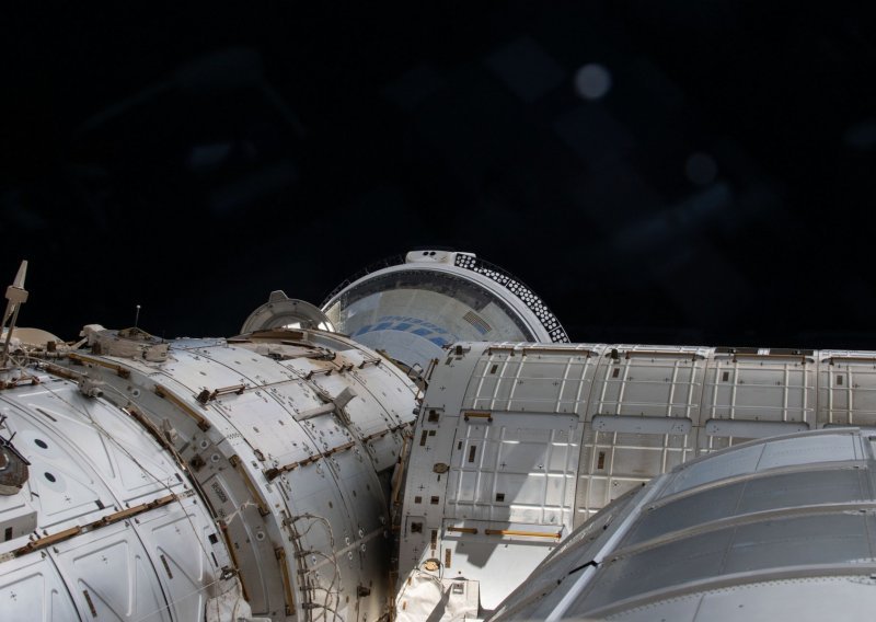 Starliner i dalje spojen na ISS, pojavili se novi kvarovi: Hoće li morati spašavati astronaute?