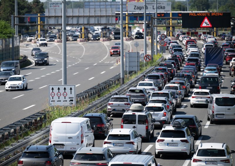 Velike gužve prema moru, vozi se u kolonama