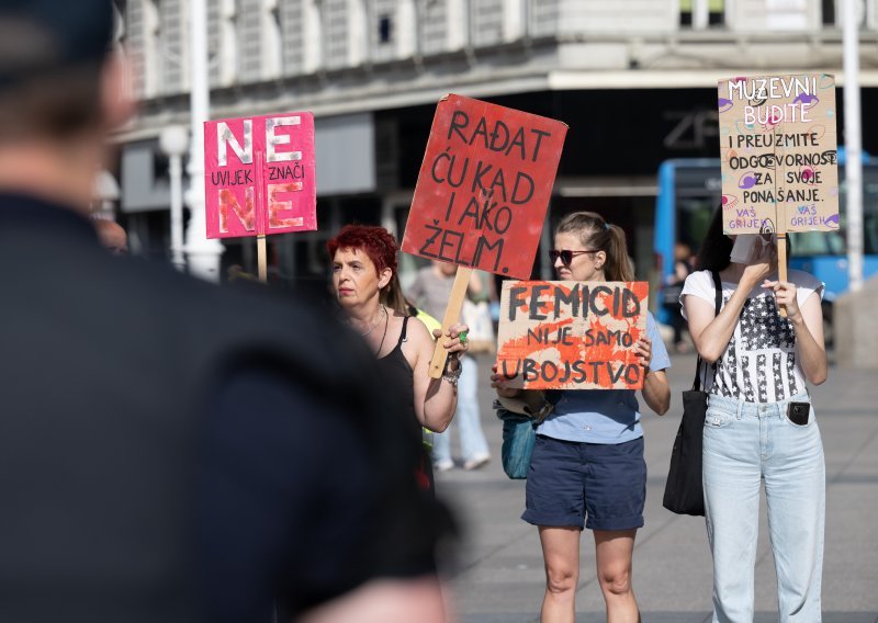 Molitelji se ponovno okupili u nekoliko gradova, dočekali ih prosvjednici s transparentima