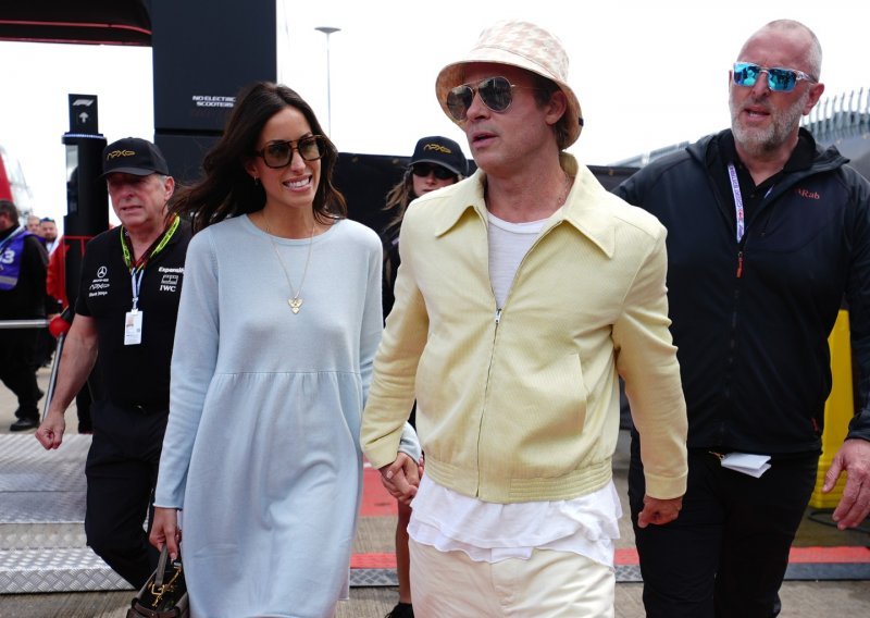 Brad Pitt i Ines de Ramon više ne skrivaju ljubav; stigli držeći se za ruke na utrku Formule 1