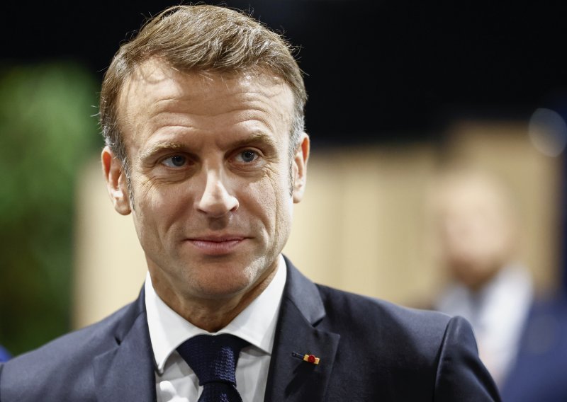 Macron istražuje opcije nakon iznenađujućih izbornih rezultata