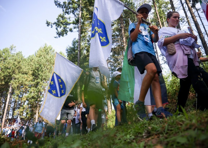 Tisuće sudionika 'Marša mira' krenule ka Srebrenici